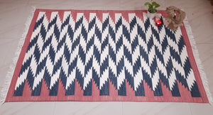 Geometrical patterned Dhurrie in Red & Black