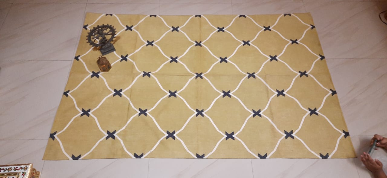 Flatweave dhurrie in olive green